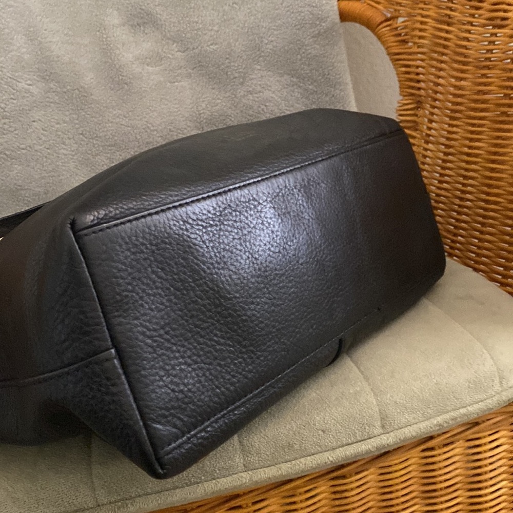 Vince Camino very soft black leather handbag. - Picture 5 of 14